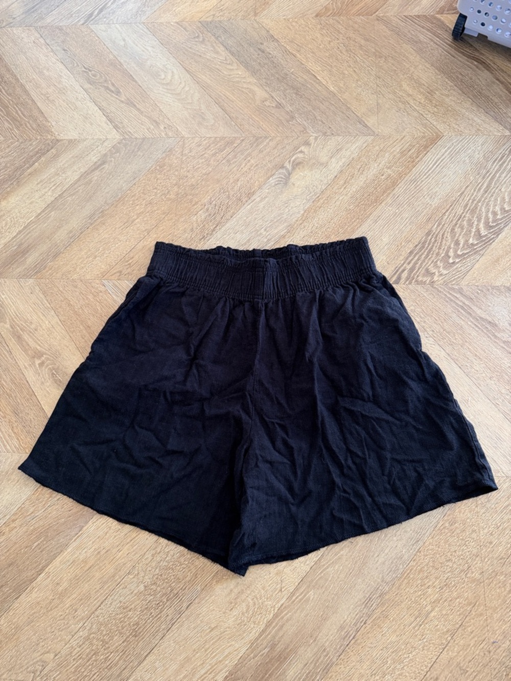 Women’s Black Elastic-Waist linen blend Shorts